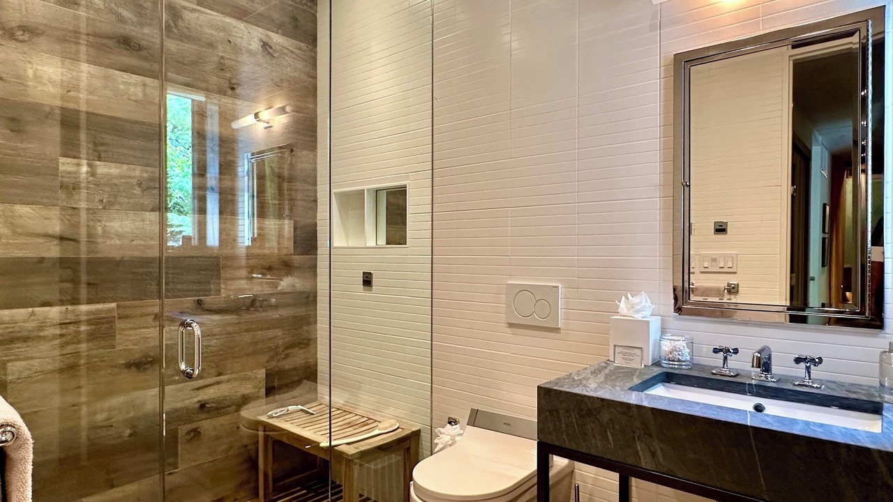 Photo of Bathroom in Amagansett Dunes