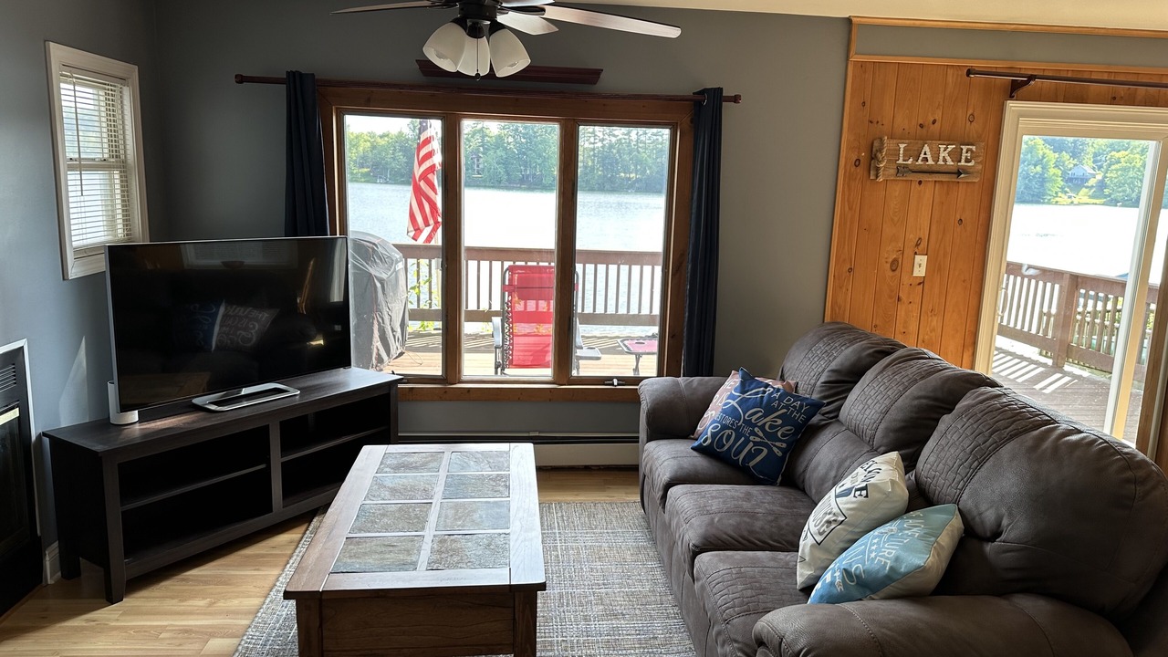 Photo of Livingroom in Queensbury