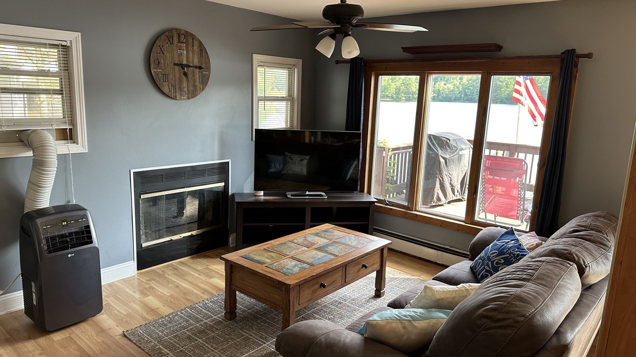 Photo of Livingroom in Queensbury