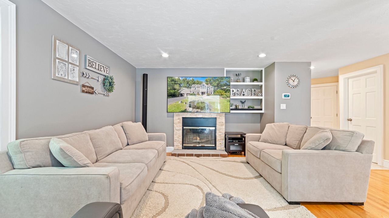Photo of Livingroom in Stoughton