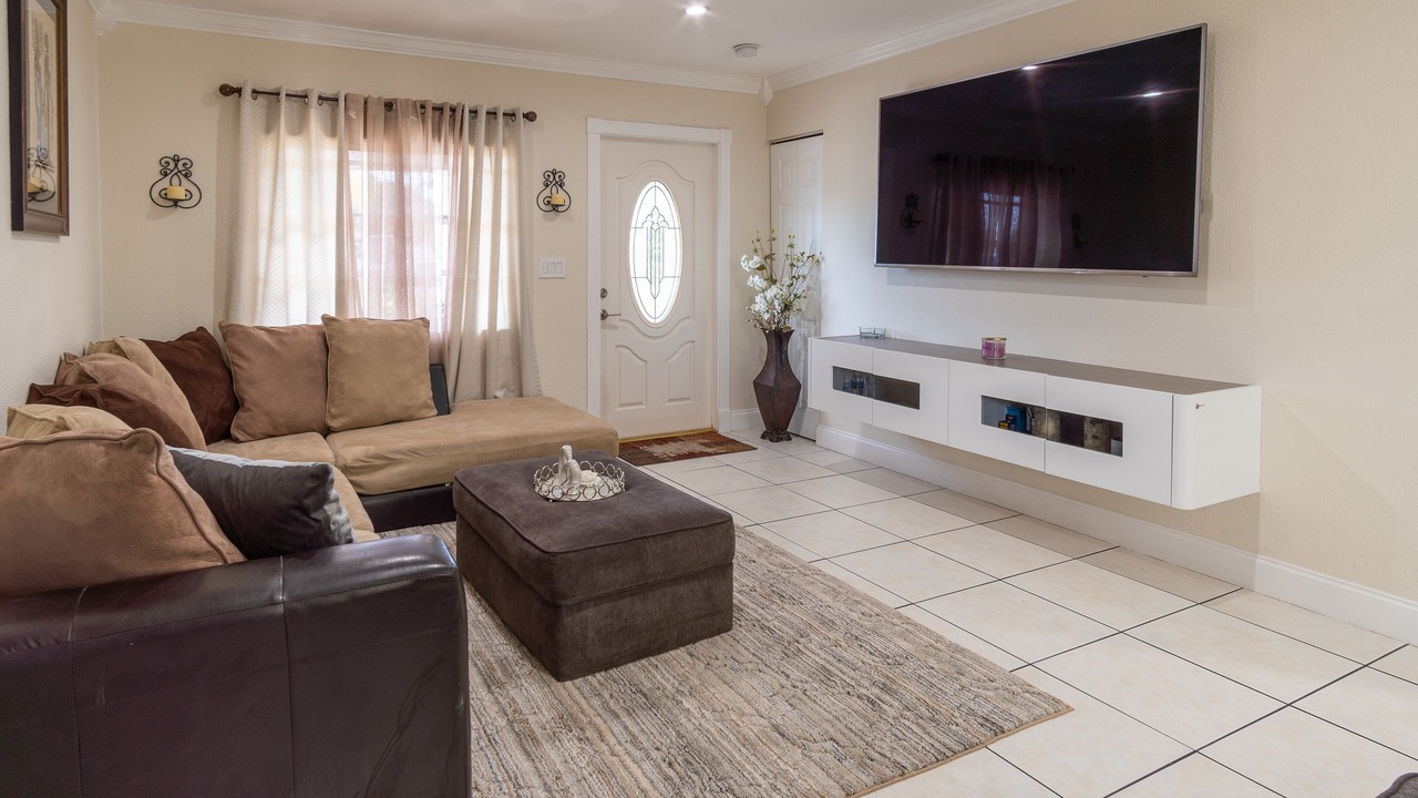 Photo of Livingroom in Davie