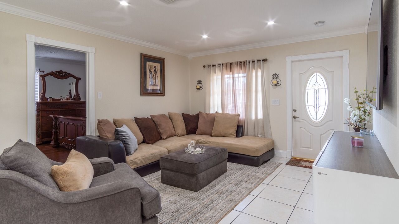 Photo of Livingroom in Davie