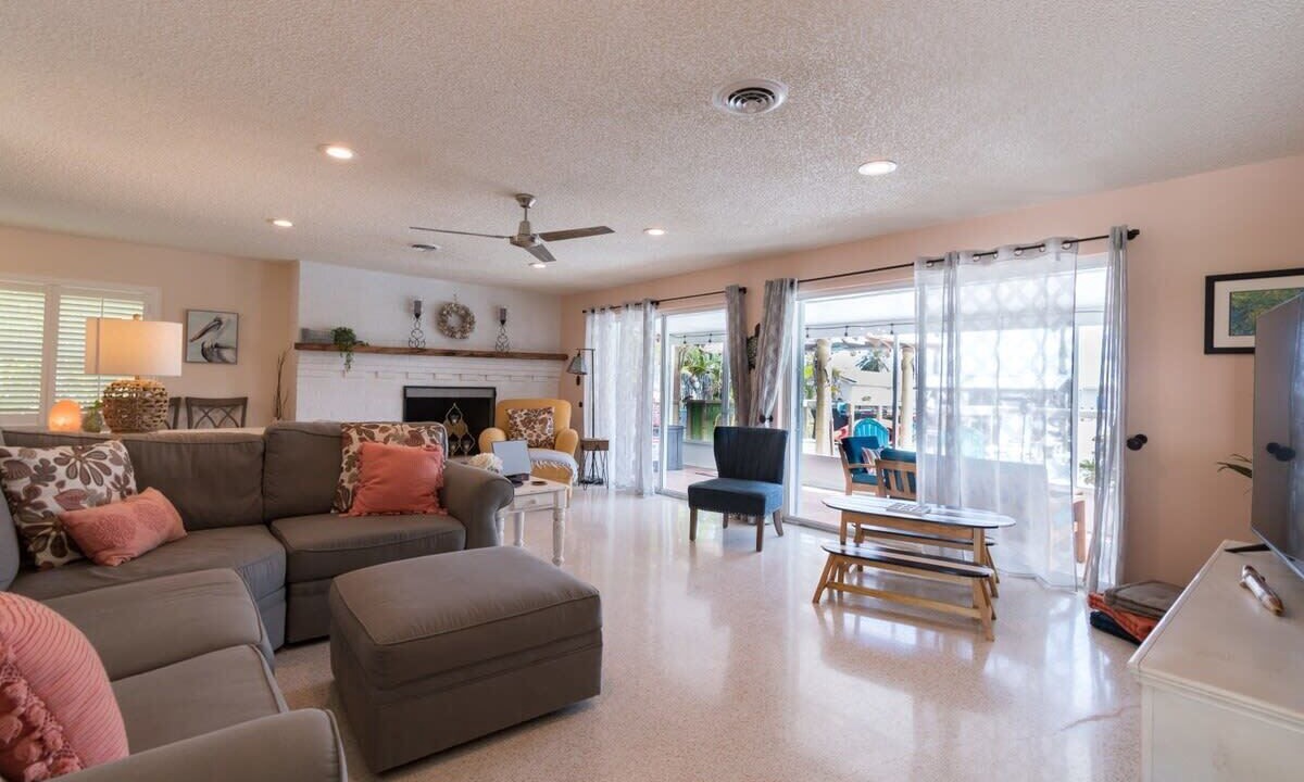 Photo of Livingroom in Cocoa Isles