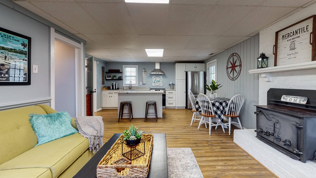 Photo of Livingroom in Charles City
