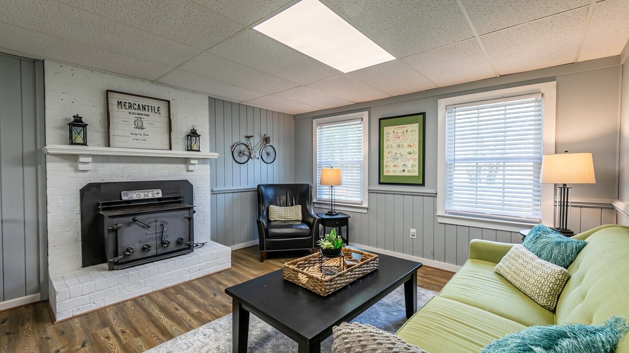 Photo of Livingroom in Charles City