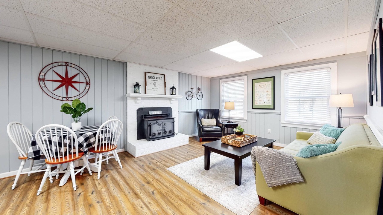 Photo of Livingroom in Charles City