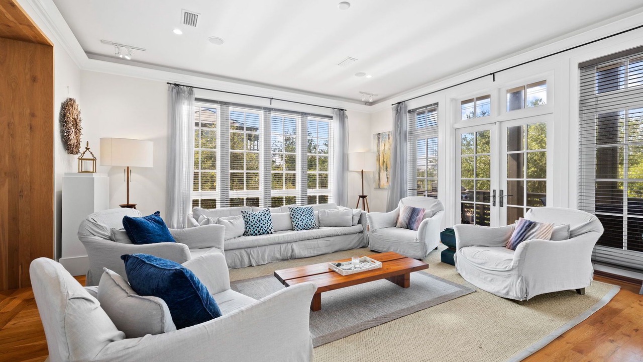 Photo of Livingroom in SeaNest Village
