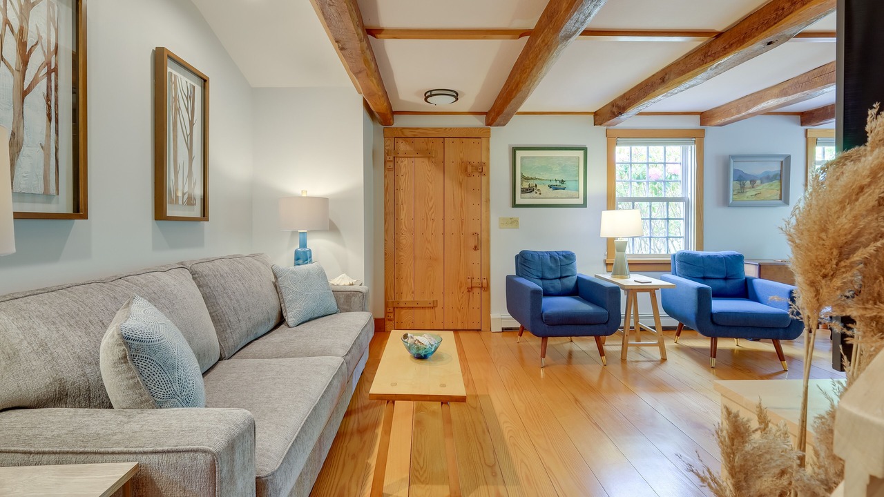 Photo of Livingroom in Brewster