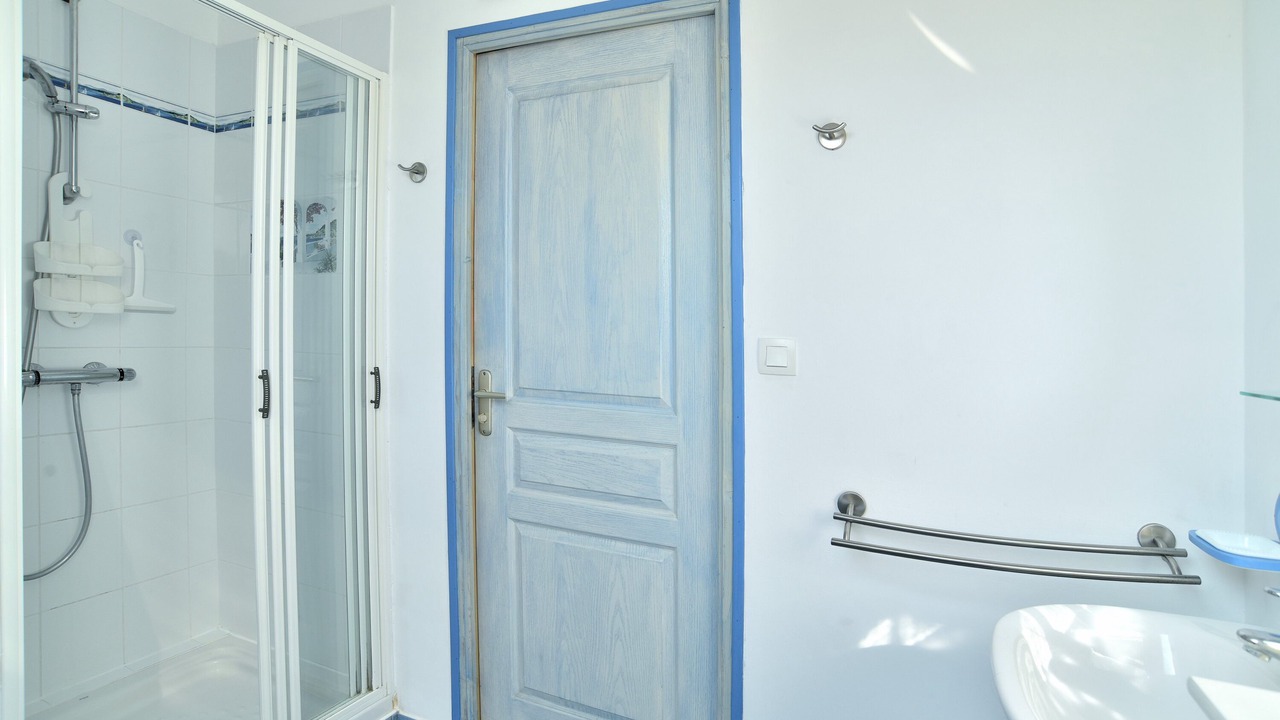 Photo of Bathroom in Pleherel-Plage-Vieux-Bourg