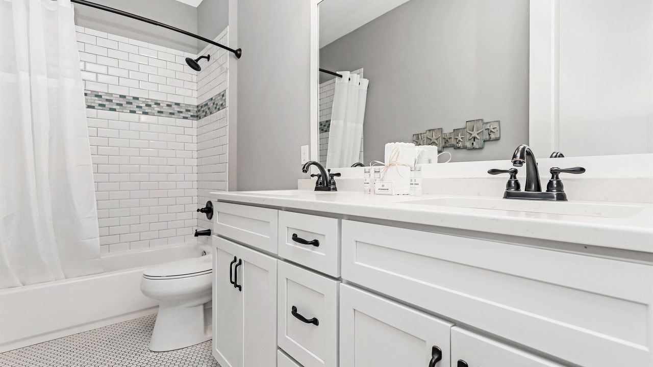 Photo of Bathroom in White's Gulfview