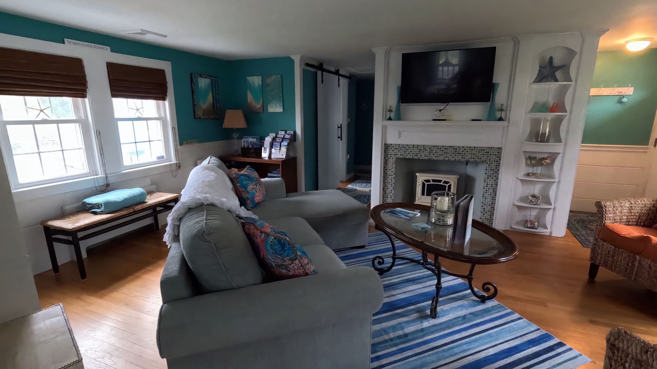 Photo of Livingroom in West Yarmouth