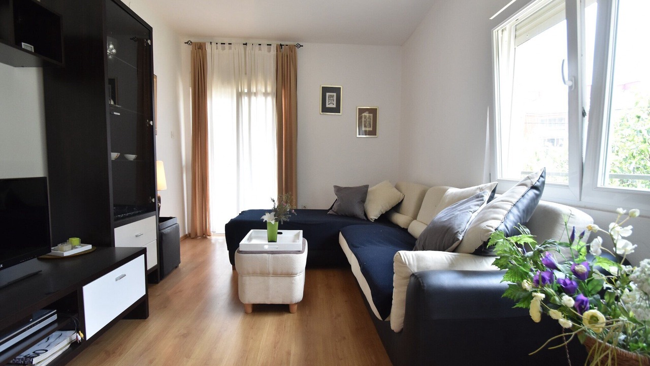 Photo of Livingroom in Cove Parja
