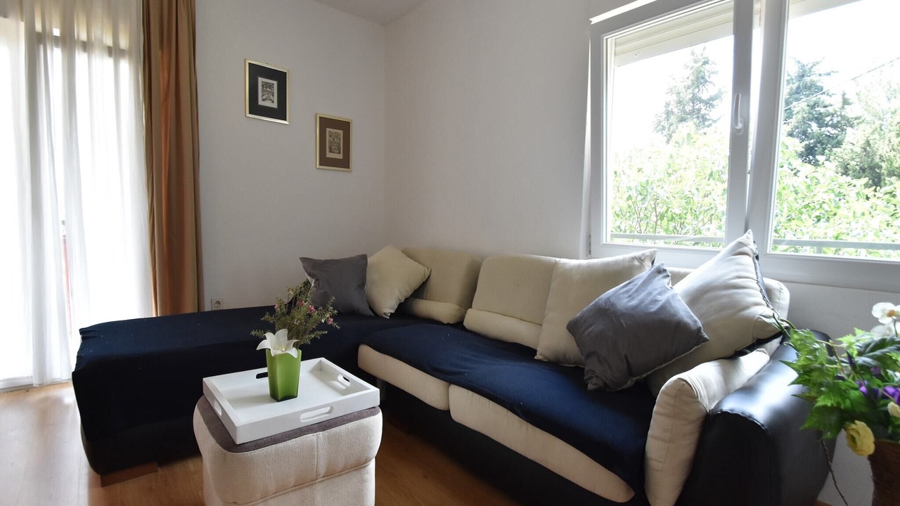 Photo of Livingroom in Cove Parja