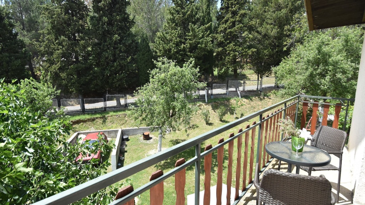 Photo of Patio Balcony in Cove Parja