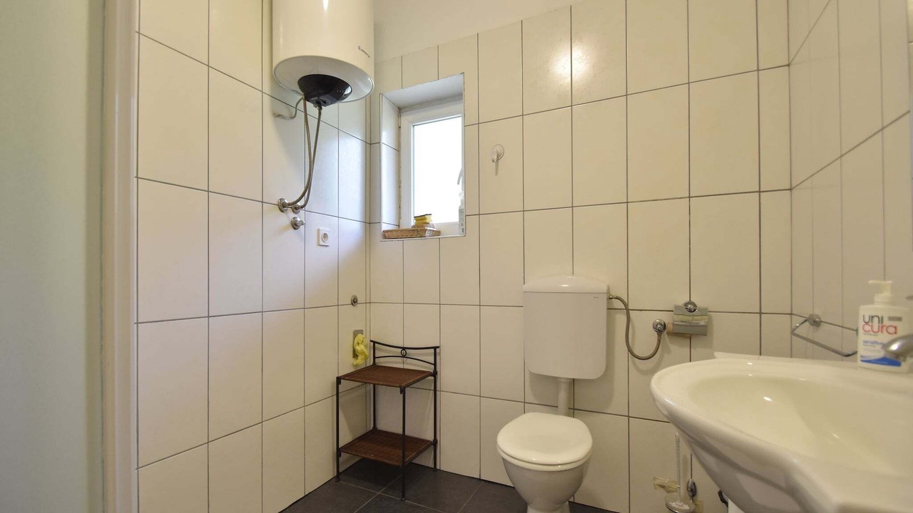 Photo of Bathroom in Cove Parja