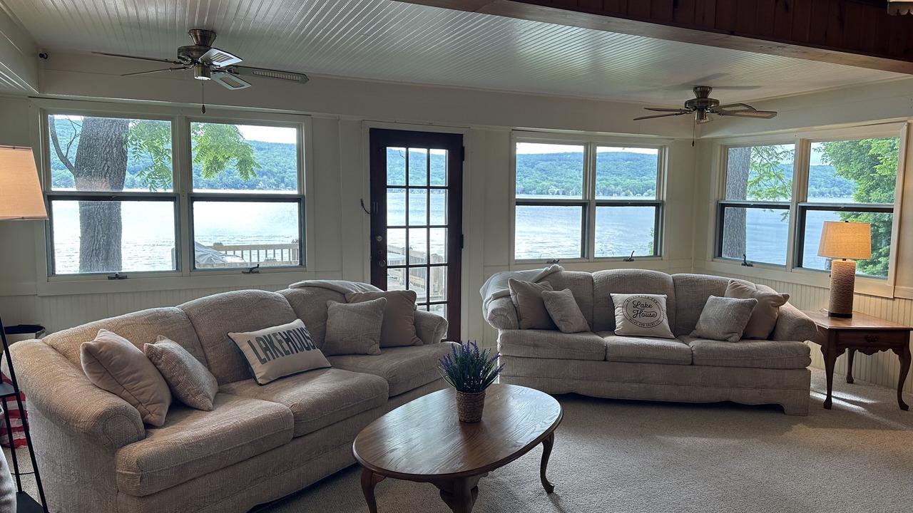 Photo of Livingroom in Honeoye