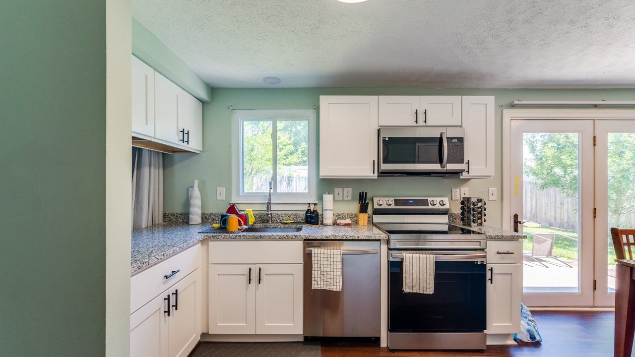 Photo of Kitchen in Coliseum Central