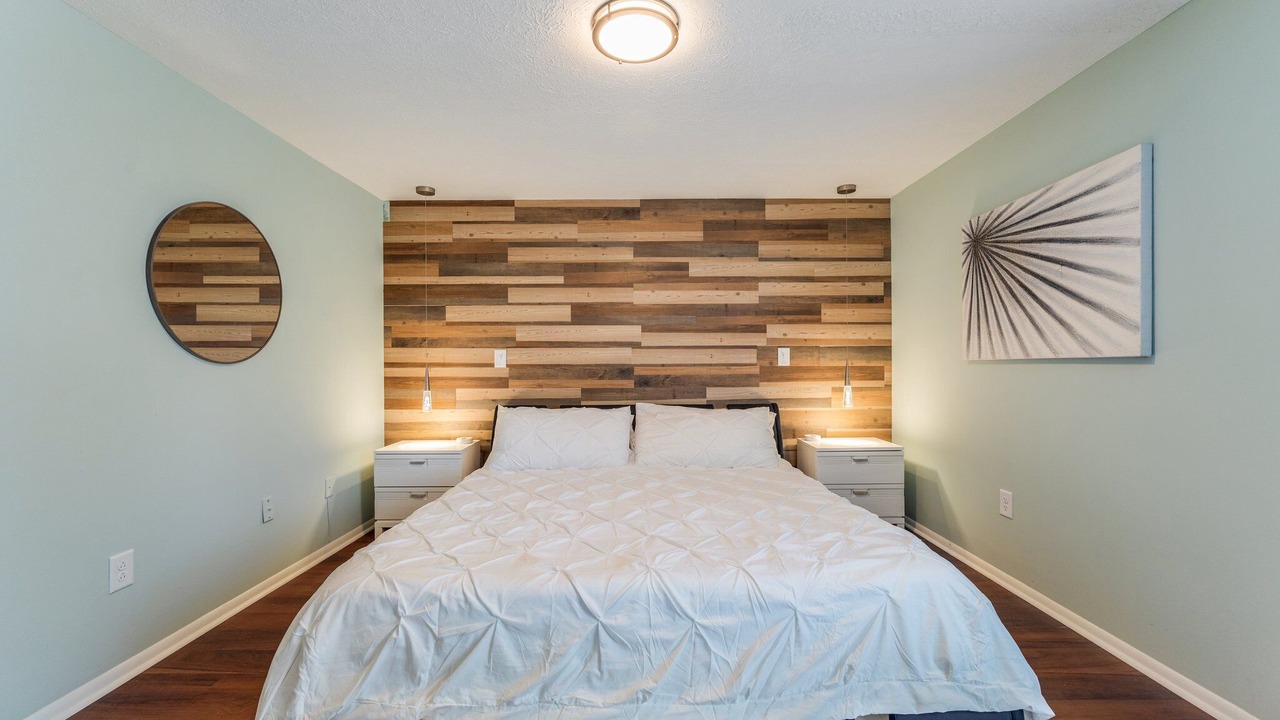 Photo of Bedroom in Coliseum Central
