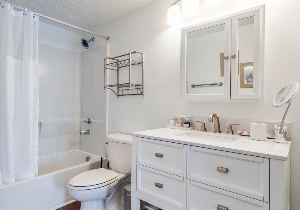 Photo of Bathroom in Coliseum Central