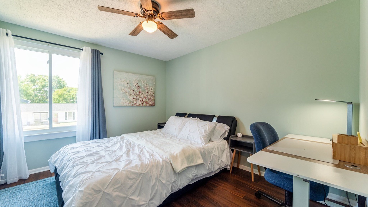 Photo of Bedroom in Coliseum Central