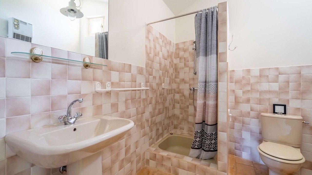 Photo of Bathroom in Menerbes