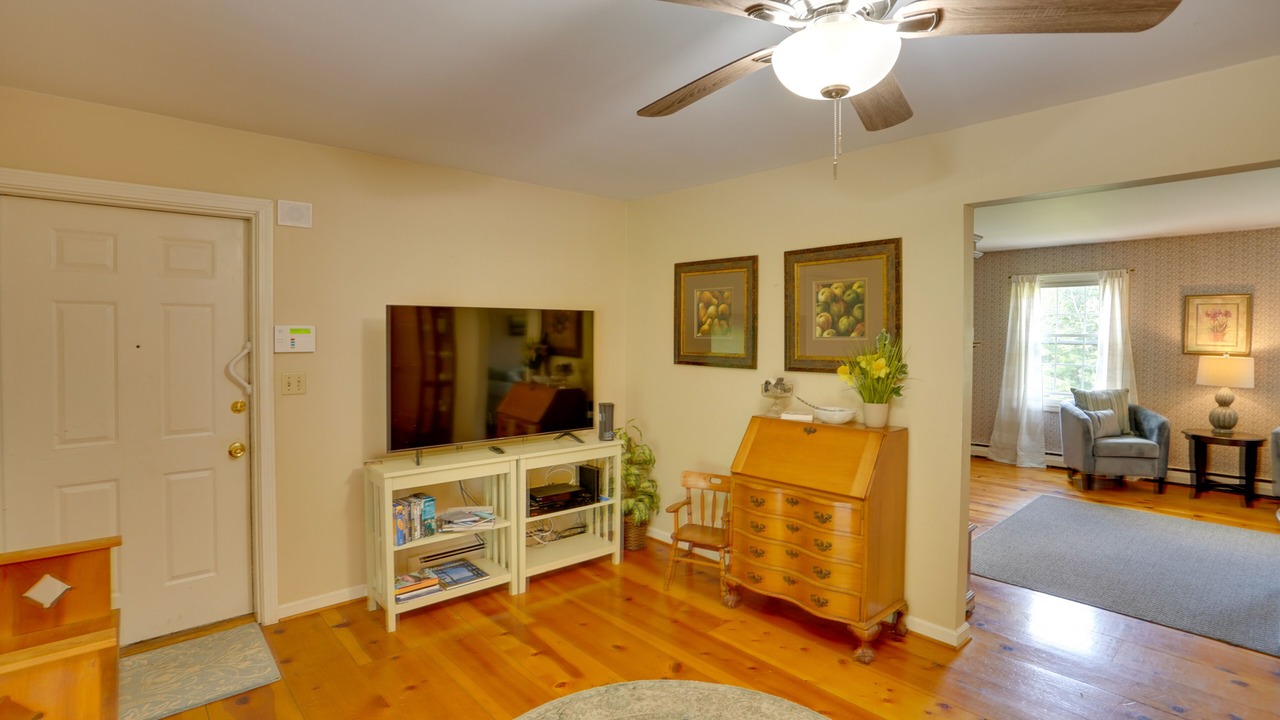 Photo of Livingroom in Pittsfield