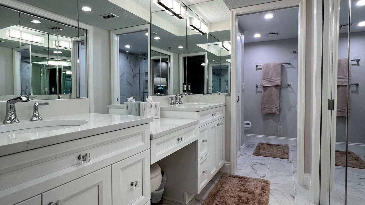 Photo of Bathroom in Independence Square