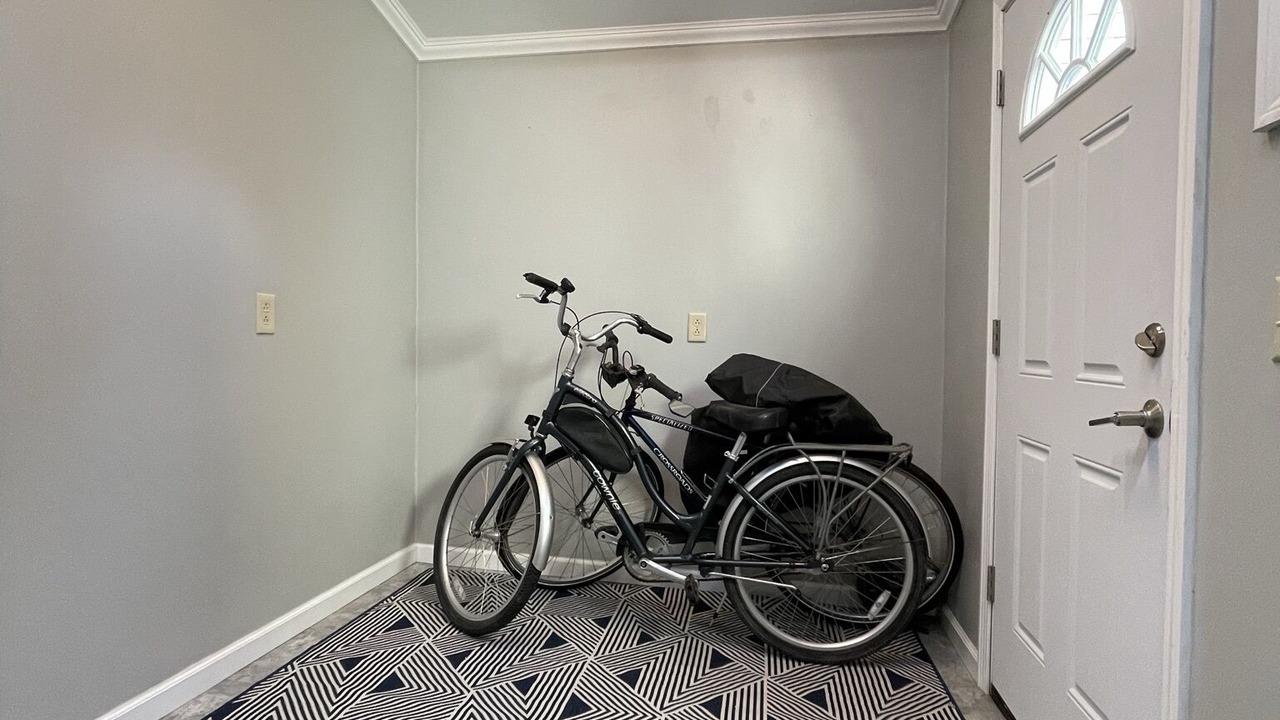 Photo of Bedroom in Front Park