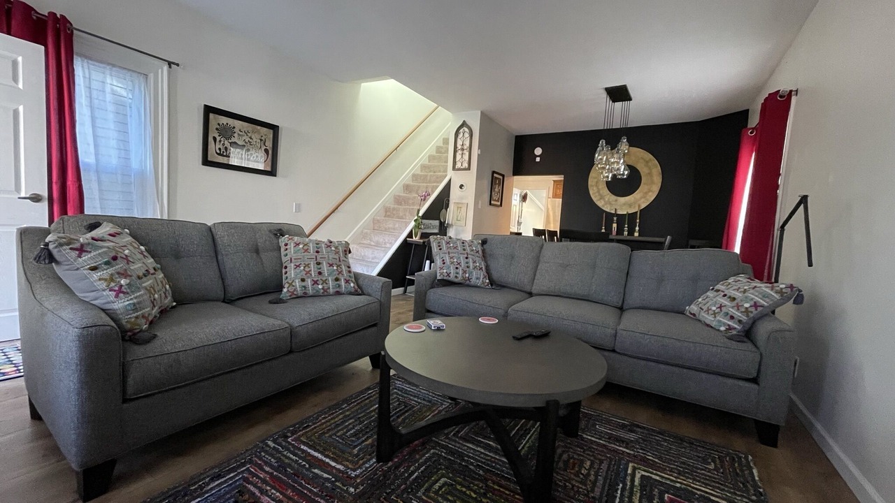 Photo of Livingroom in Front Park