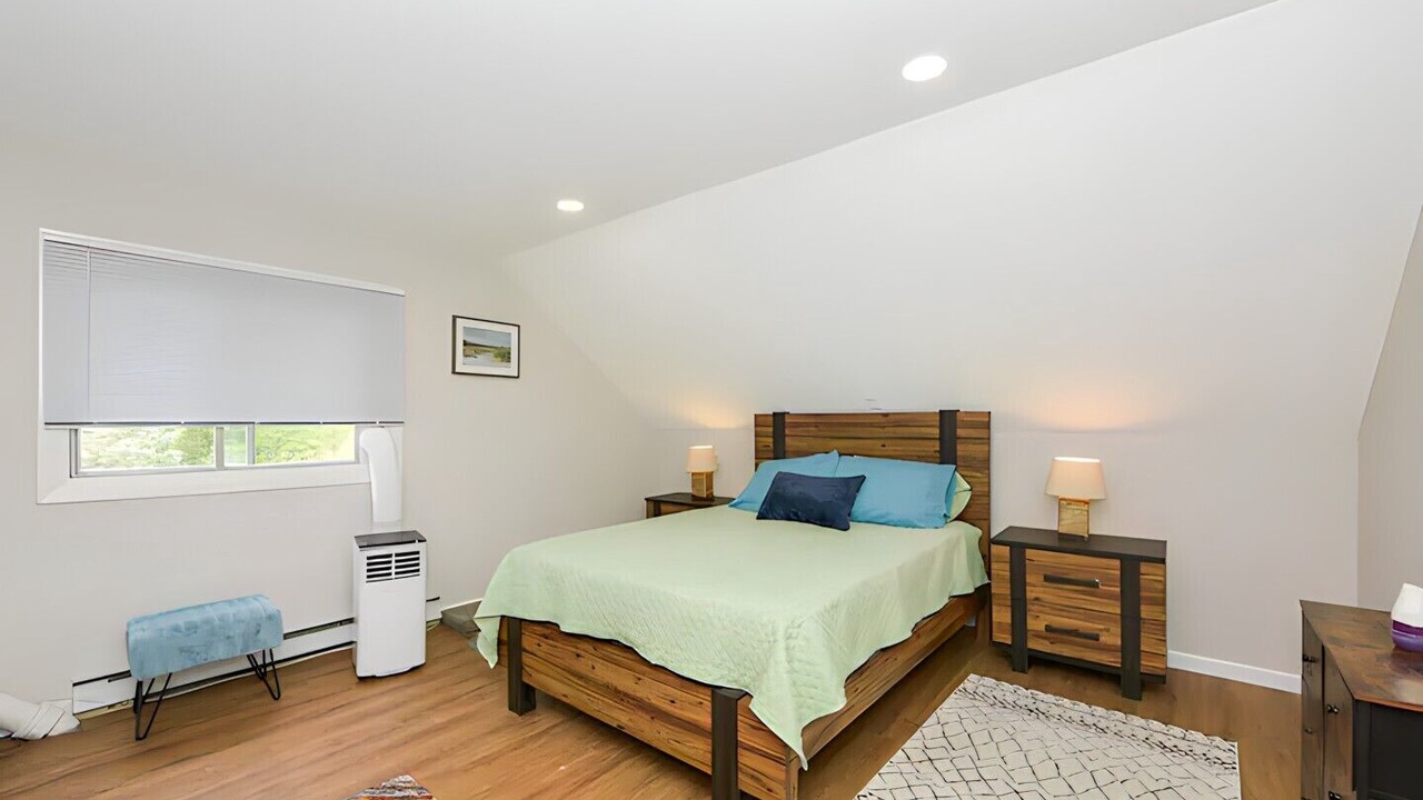 Photo of Bedroom in Lake Grove
