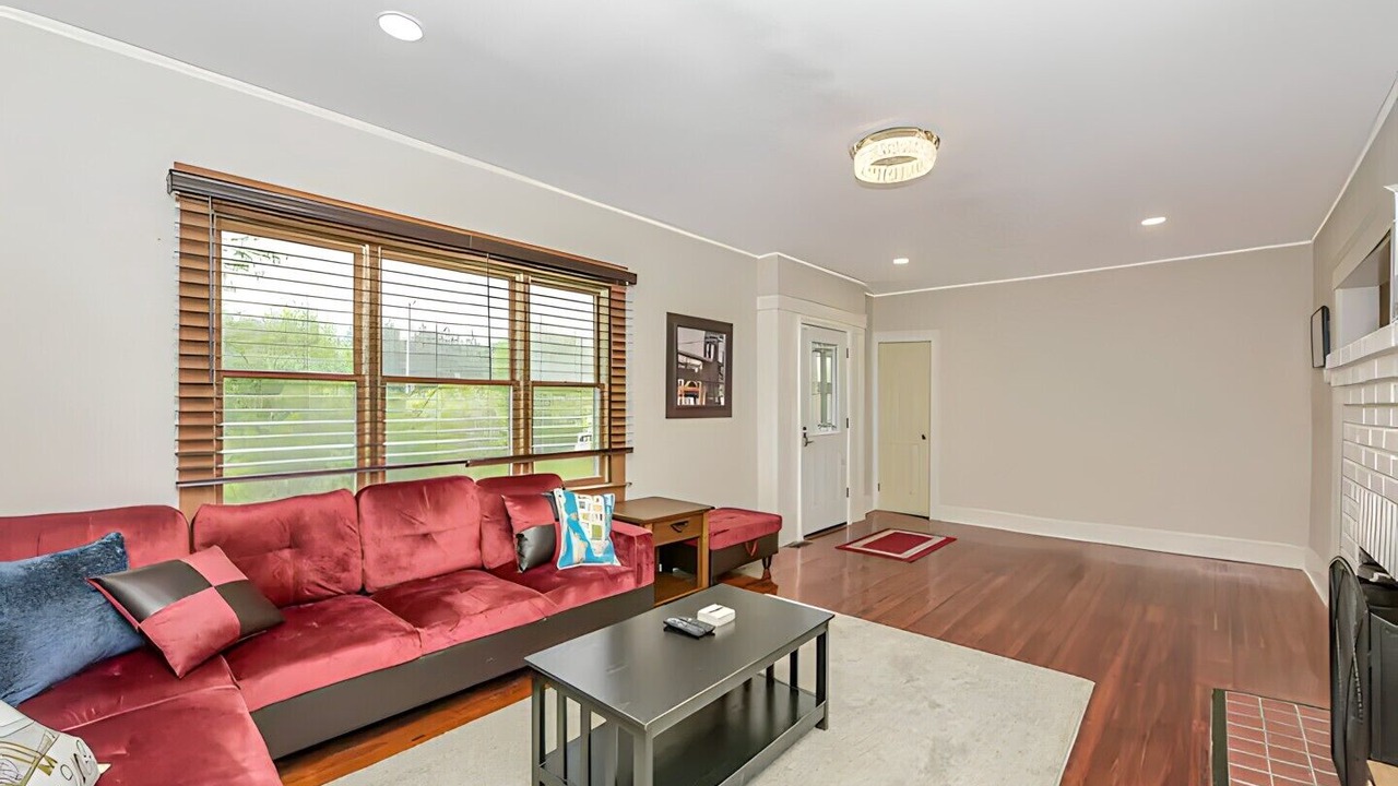 Photo of Livingroom in Lake Grove