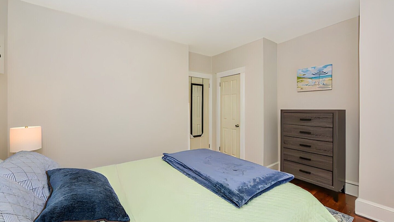 Photo of Bedroom in Lake Grove