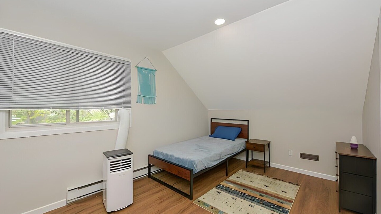 Photo of Bedroom in Lake Grove