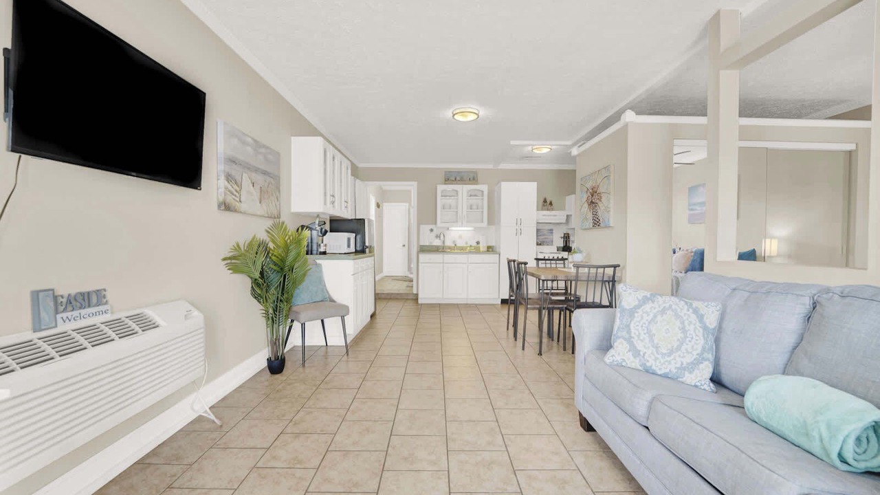 Photo of Livingroom in Lynn Haven