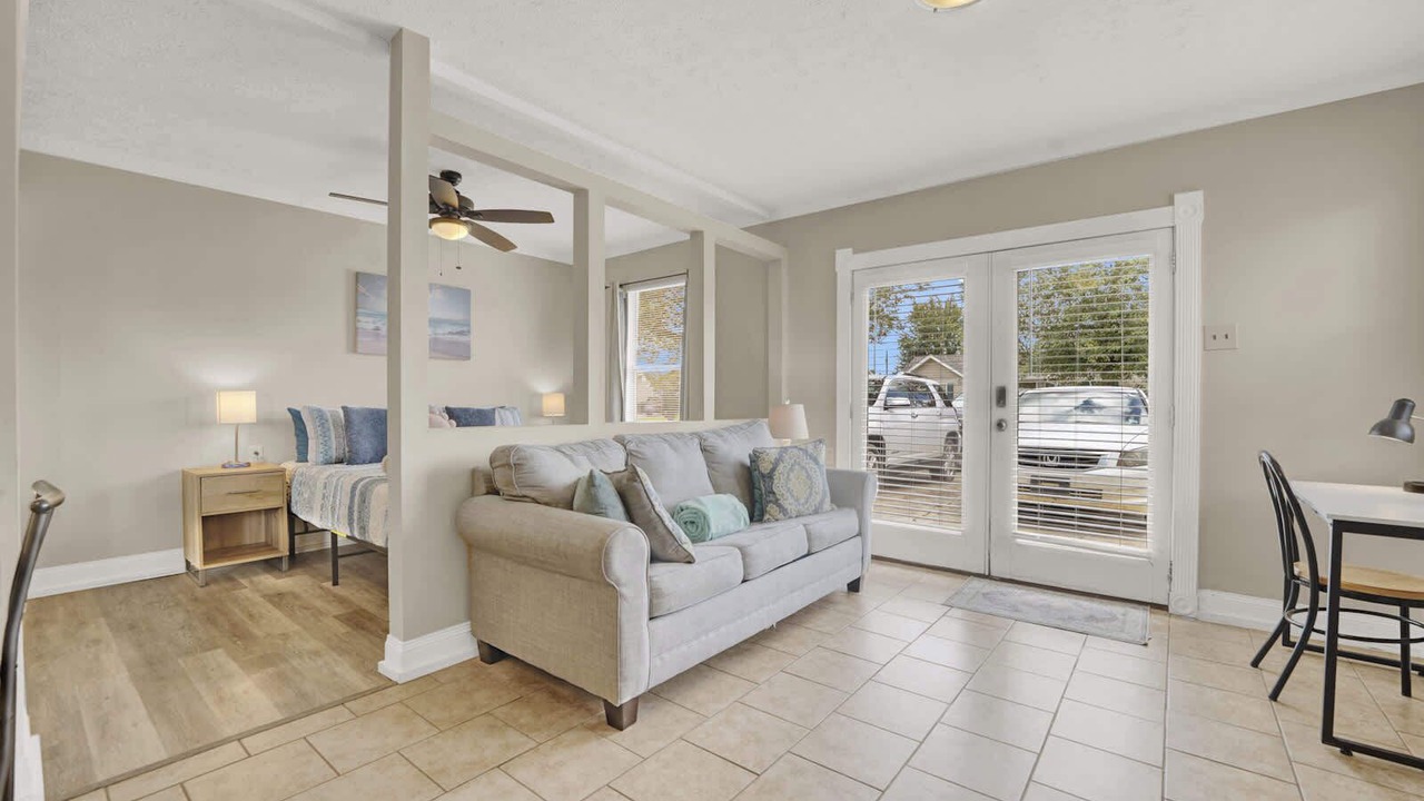 Photo of Livingroom in Lynn Haven