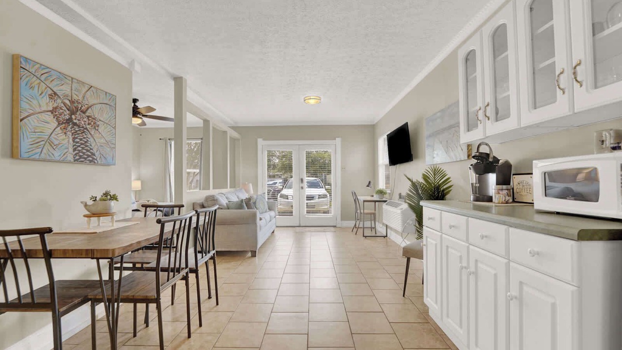 Photo of Livingroom in Lynn Haven