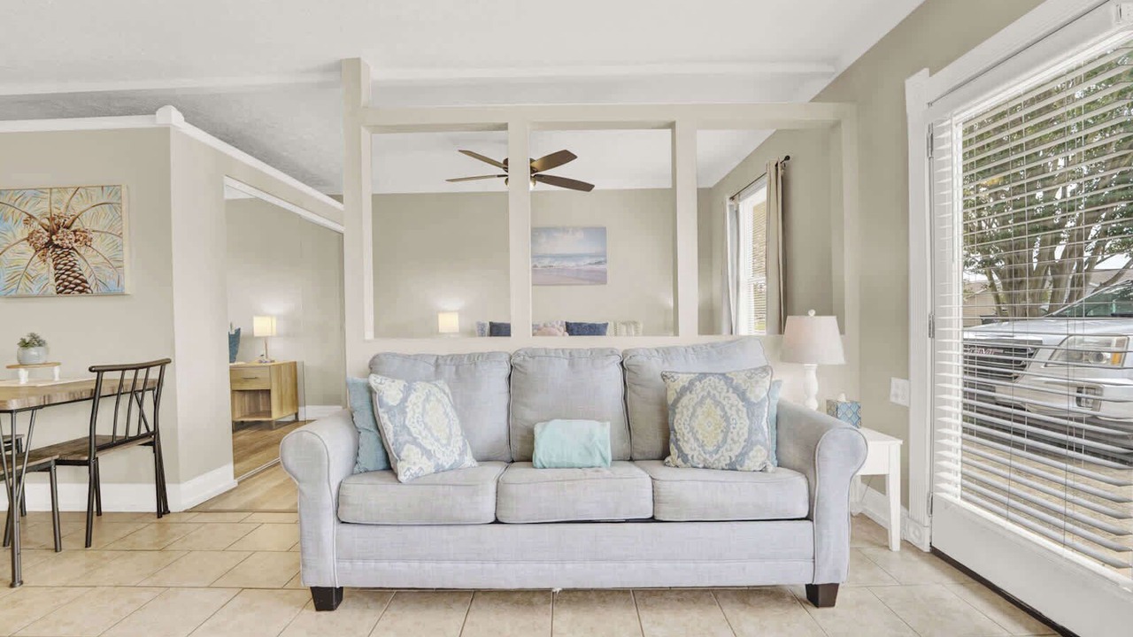 Photo of Livingroom in Lynn Haven