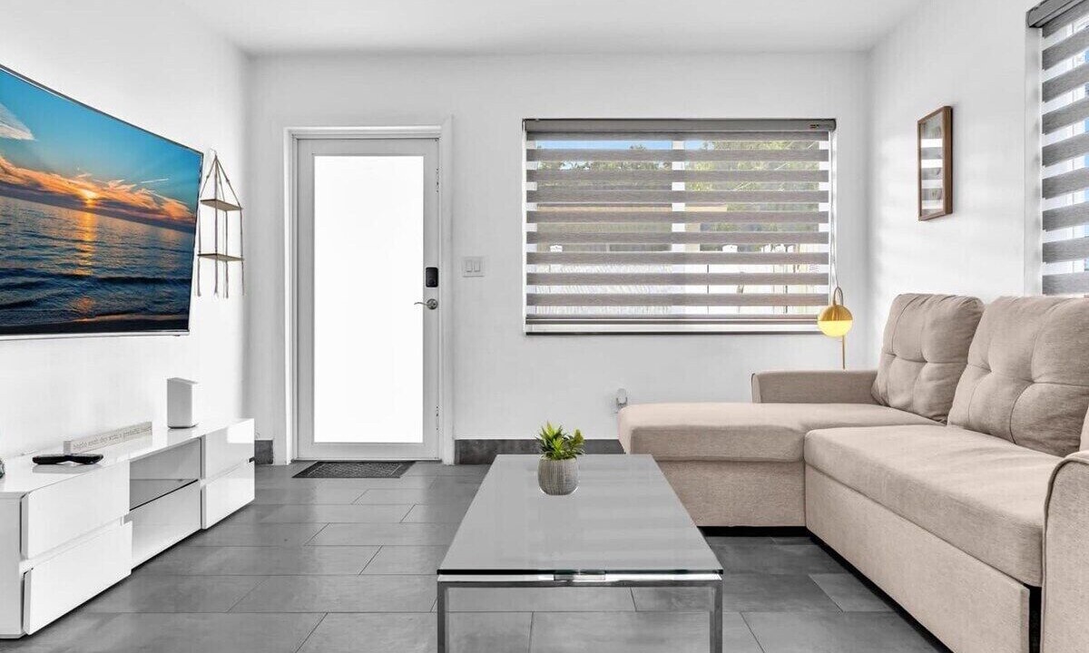 Photo of Livingroom in Davie