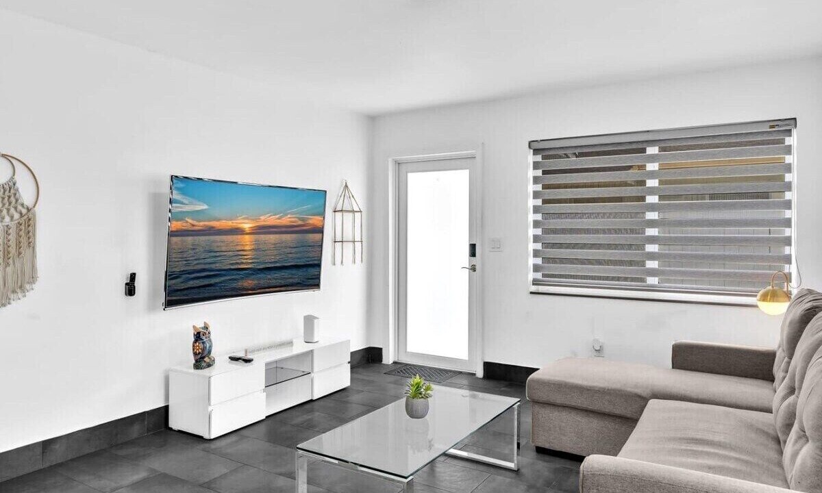 Photo of Livingroom in Davie