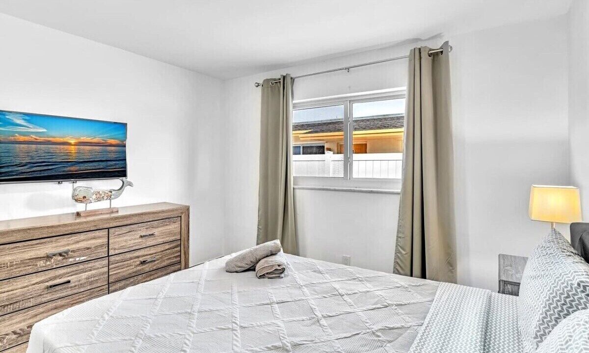 Photo of Bedroom in Davie
