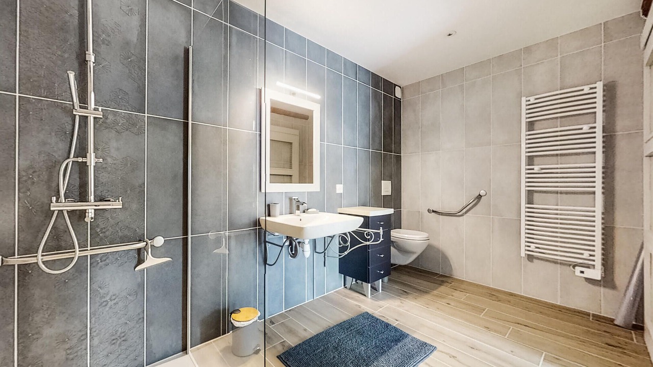 Photo of Bathroom in Lanouee