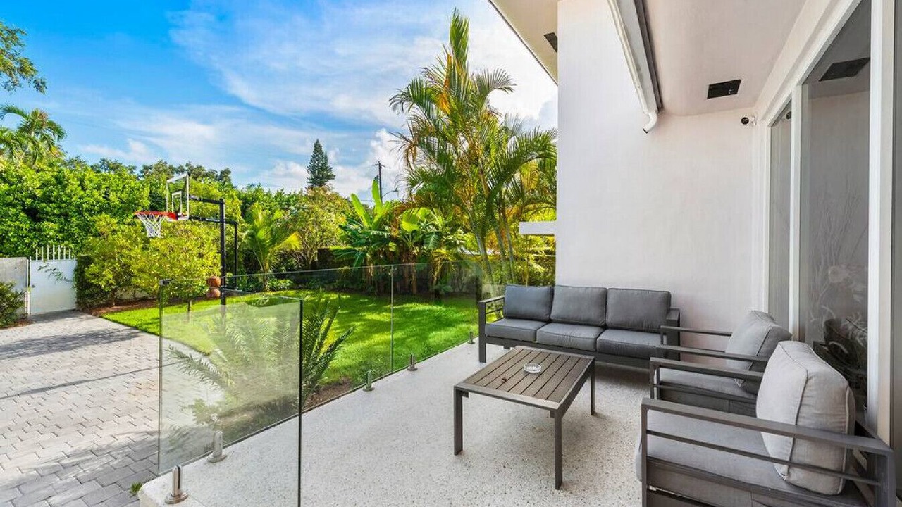 Photo of Patio Balcony in Northeast Miami