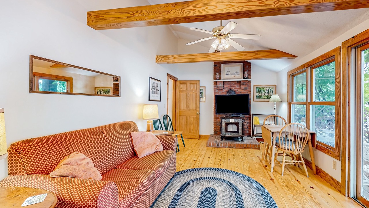 Photo of Livingroom in Silver Bay