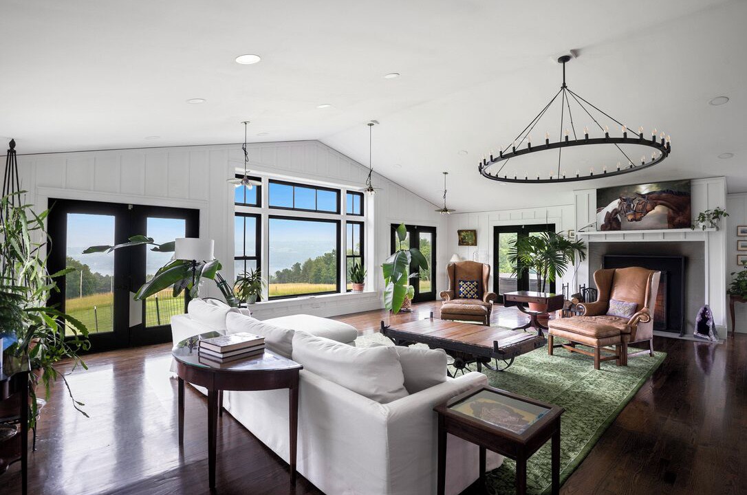 Photo of Livingroom in Skaneateles