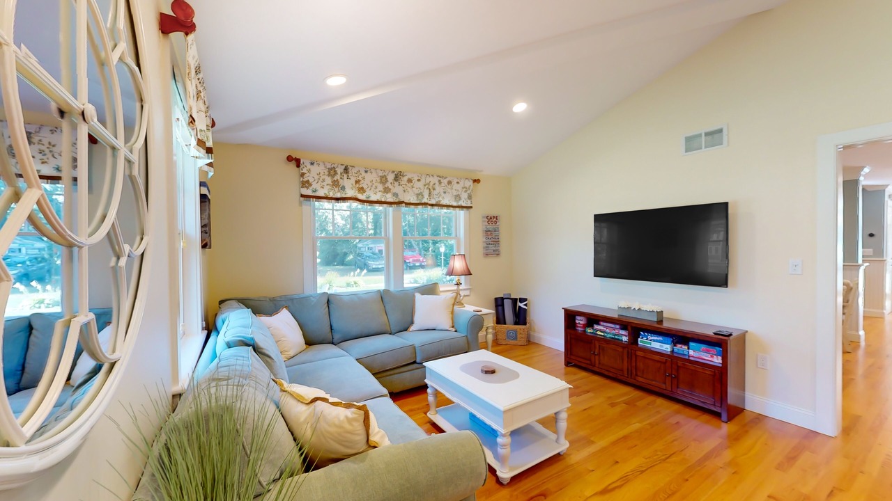Photo of Livingroom in West Yarmouth