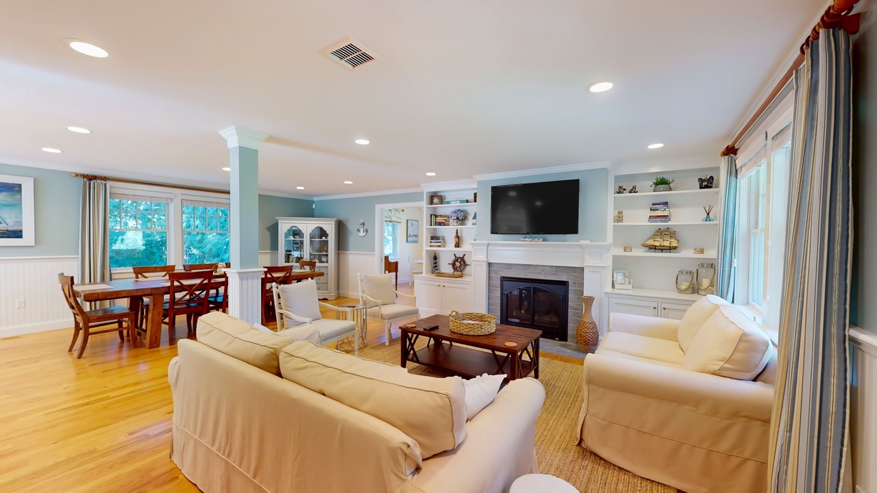 Photo of Livingroom in West Yarmouth