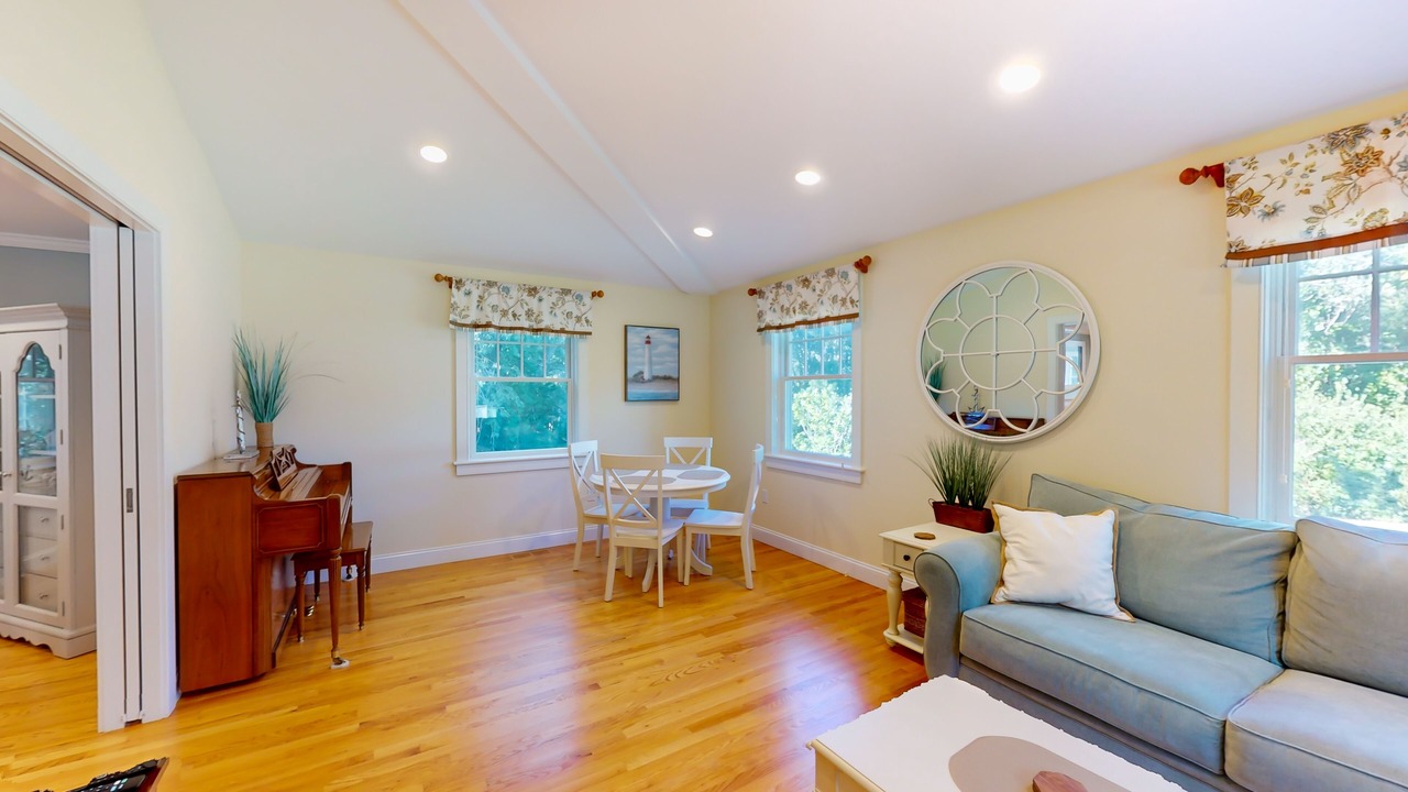 Photo of Livingroom in West Yarmouth