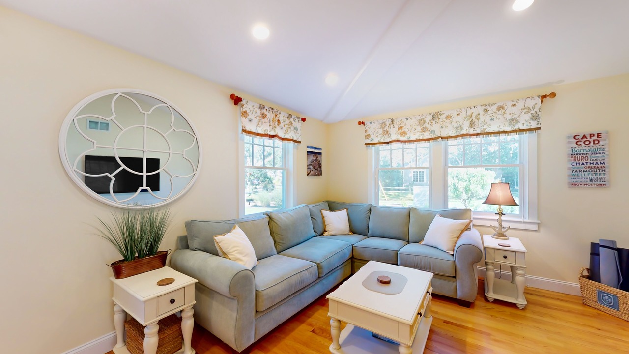 Photo of Livingroom in West Yarmouth