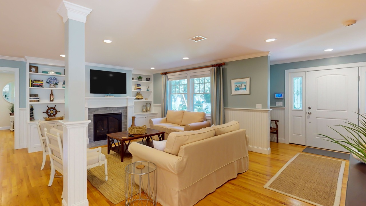 Photo of Livingroom in West Yarmouth