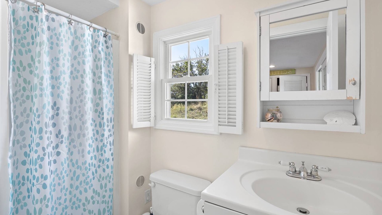 Photo of Bathroom in Minot